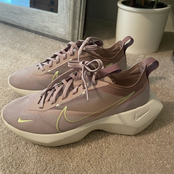 Nike athletic shoes - Picture 1 of 4